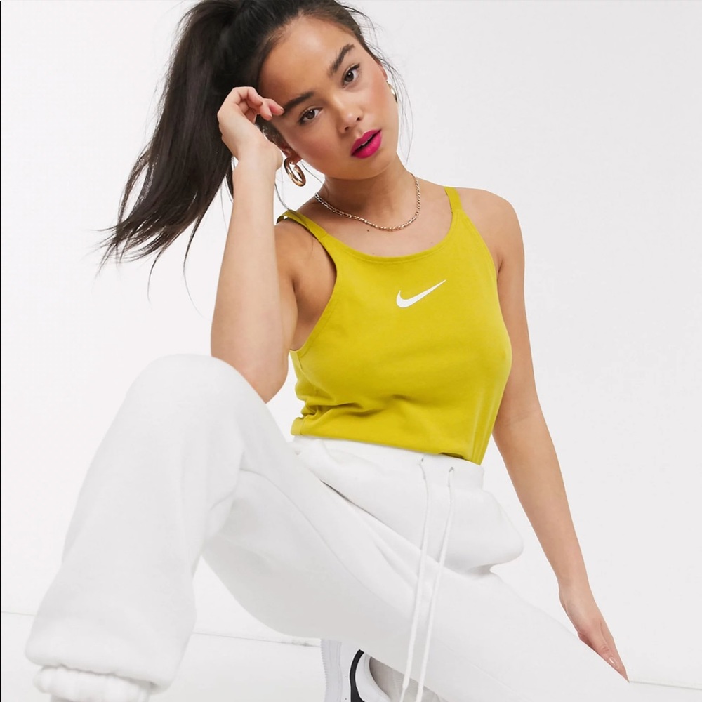 Nike top
